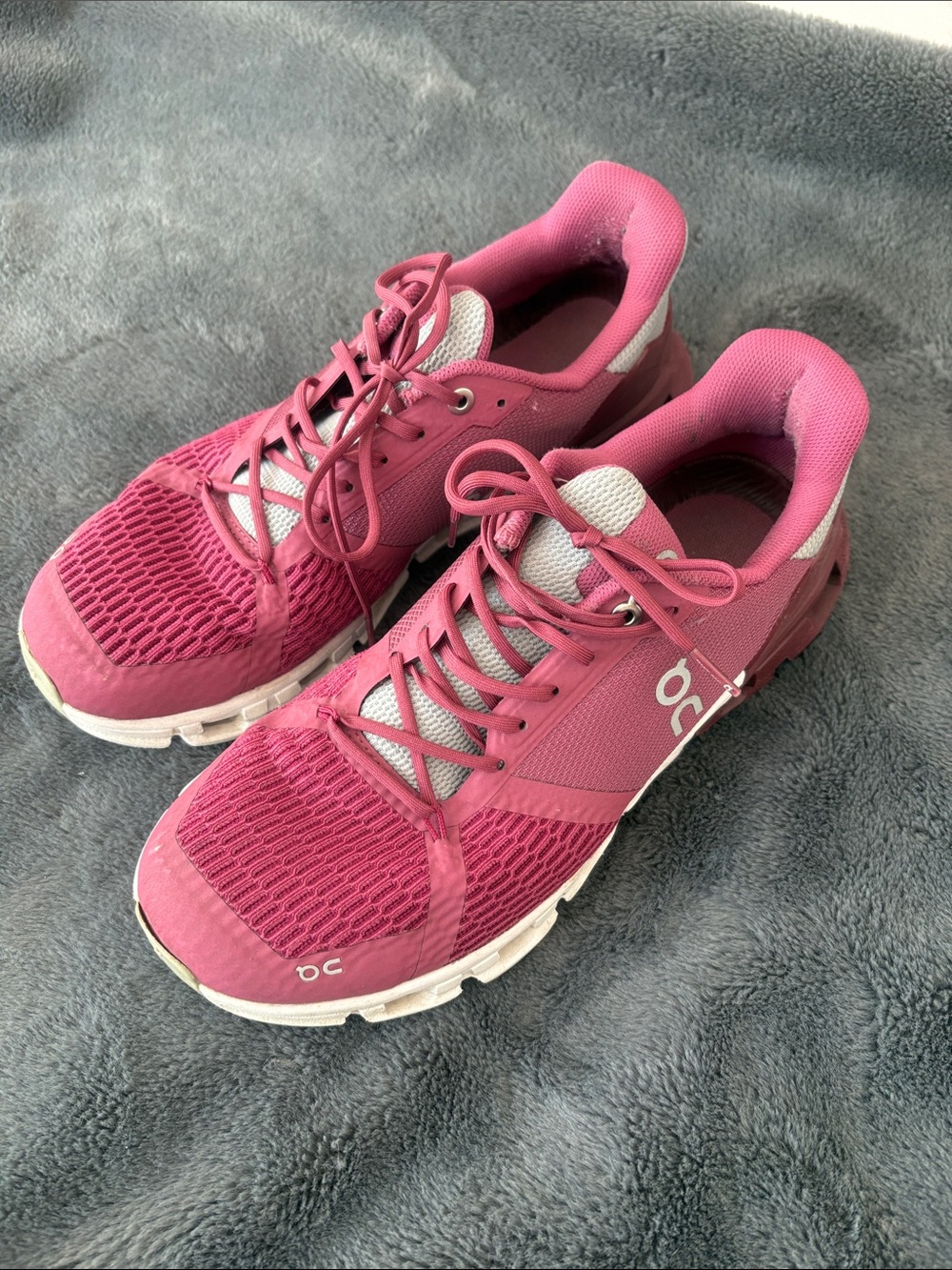 VGC On Running Magenta/Mulberry Cloudflyer Running Shoes Women’s Size 9